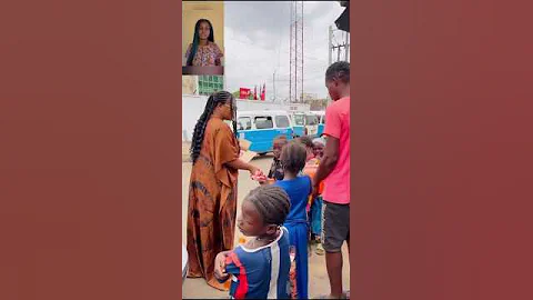 Nigerian Actress, Ruby Ojiakor gave out bread,Gala & drinks to the less privilege.so adorable.