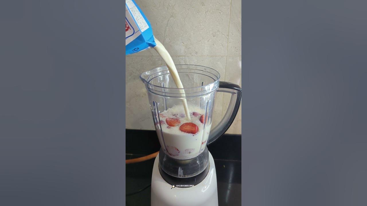 Strawberry Milkshake at Home 🍓🥤 #shorts