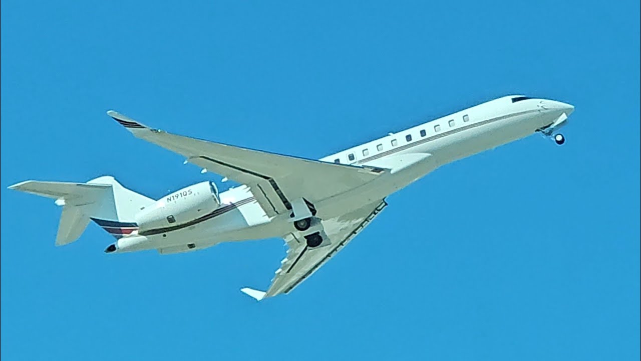 Behind the Glass: Terminal Plane Action at Dallas Love Field