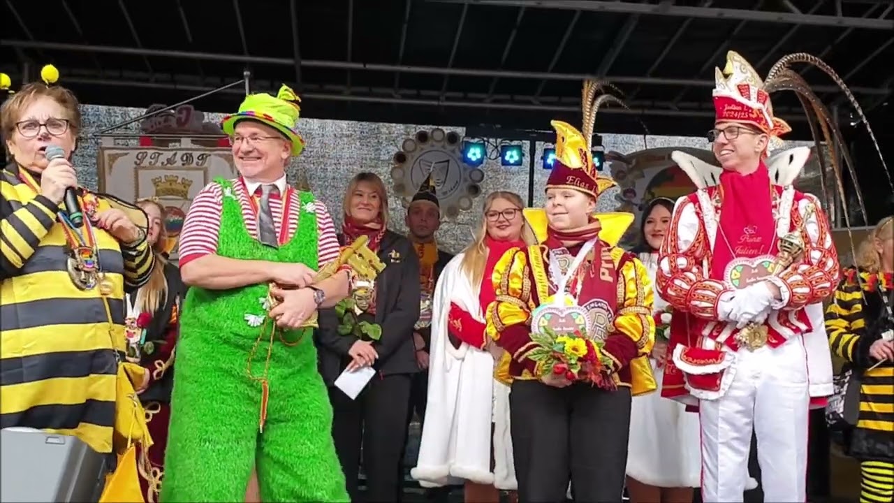 Video!  Möhnensturm auf dem Rathausmarkt MH.   am 27.2.2027