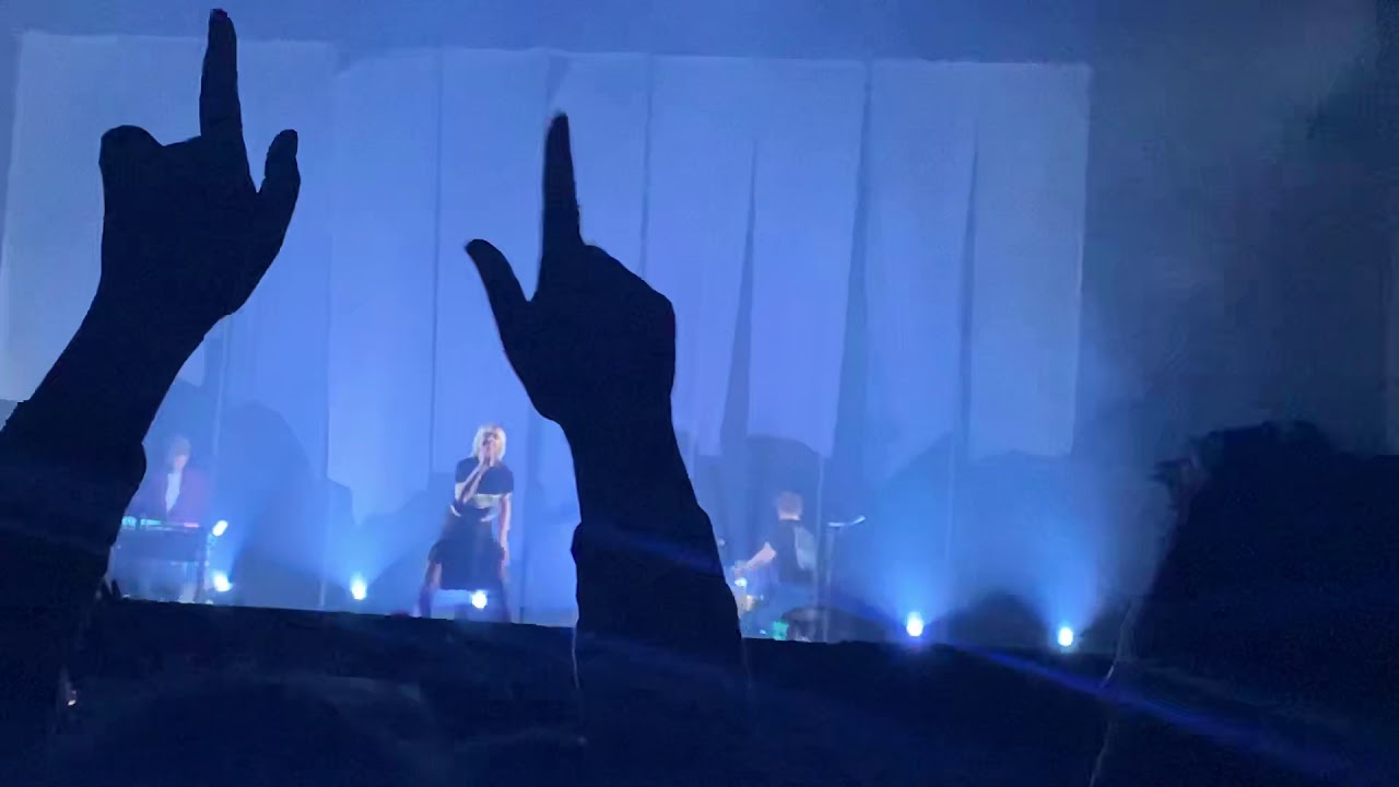 final song - mø live - YouTube