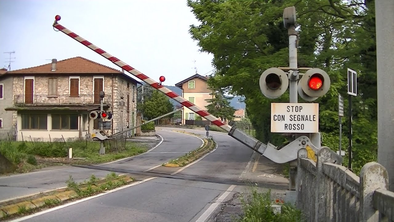 Spoorwegovergang Provaglio-Timoline (I) // Railroad crossing // Passaggio a livello