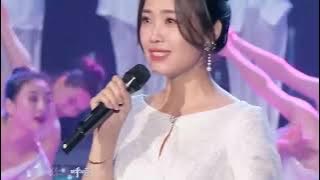 云朵倾情献唱《我要我们在一起》【2023安徽省农民春晚】在希望的田野上