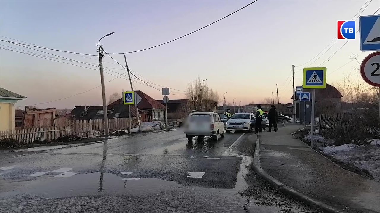 Нетрезвый и бесправный водитель спровоцировал ДТП с двумя пострадавшими пешеходами #серовтв #серов
