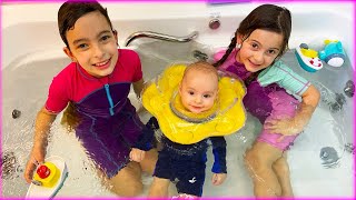 Primeiro banho de banheira do bebê gabriel | Jéssica Godar e Laurinha e Helena e Gabriel