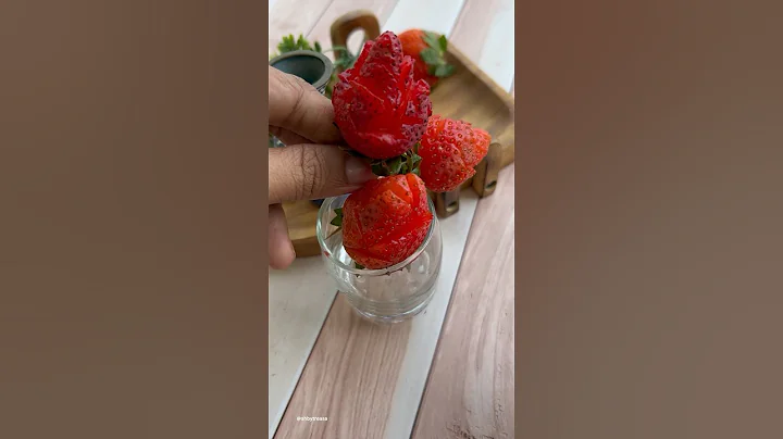 Strawberry roses for this Valentines day 🌹🍓 #youtube #shorts