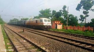 Wap7 Avadh Assam Express Thrashes Dubaha At Full Speed