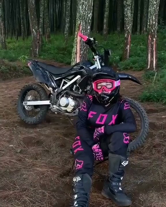 Story WhatsApp supermoto cewek cantik viral
