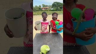 Las frutas y verduras ocultas en la mesa.