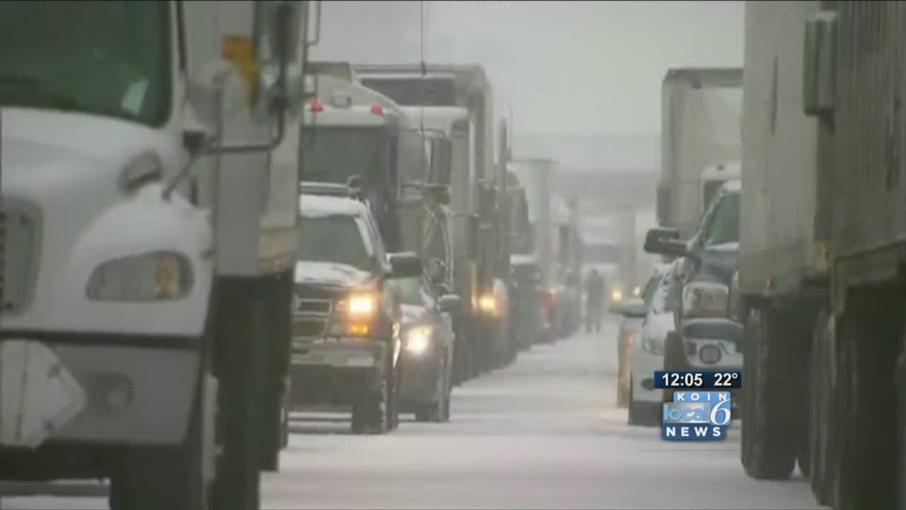 Snow hits Oregon - KOIN 6 News team coverage - YouTube
