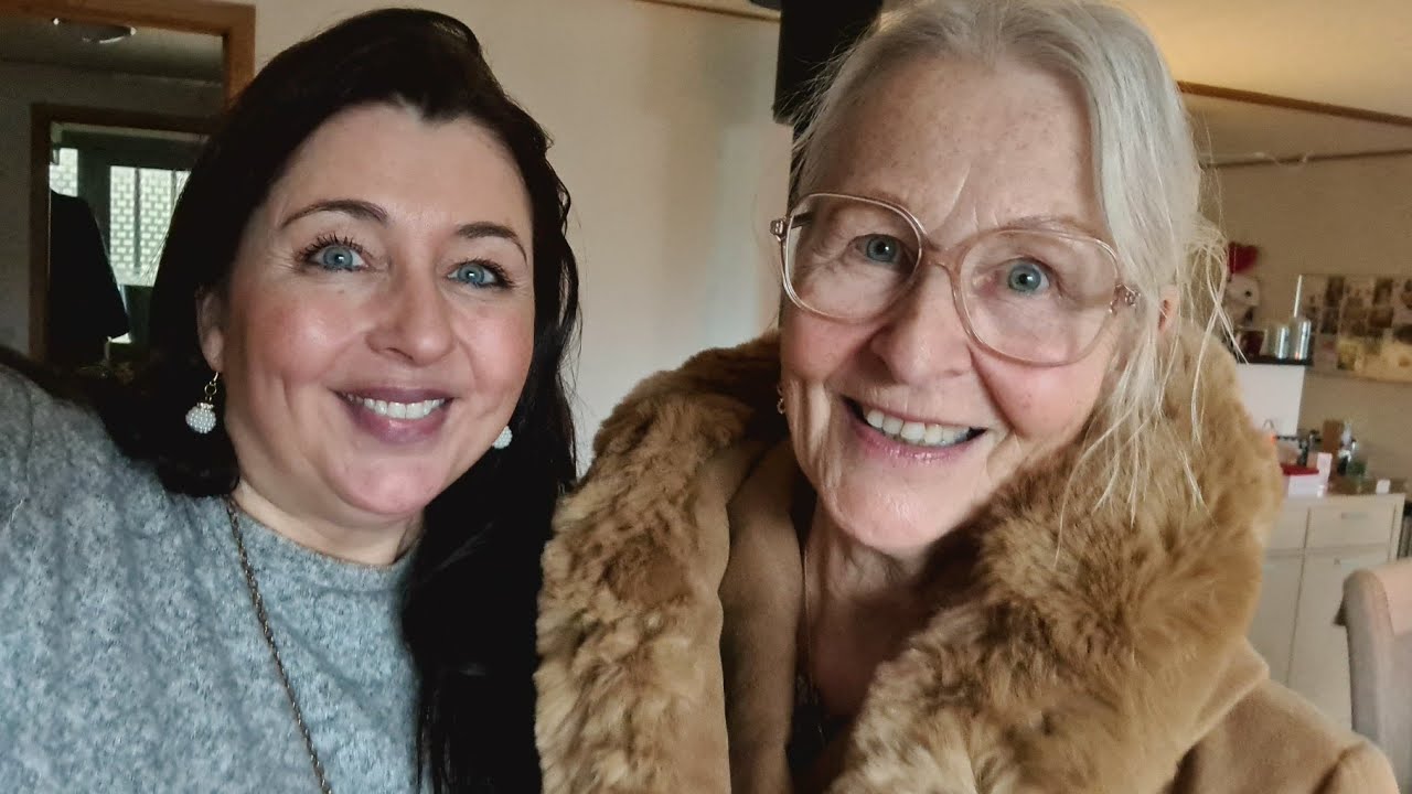 Til min mors 73 års fødselsdag 🇩🇰Min mor åbner gaver 🎁🎁🎊🎉