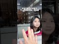 女學生對著窗戶照鏡子,下一秒被老師發現,笑容有點甜,網民:想起了那時青蔥歲月了#青春#學生