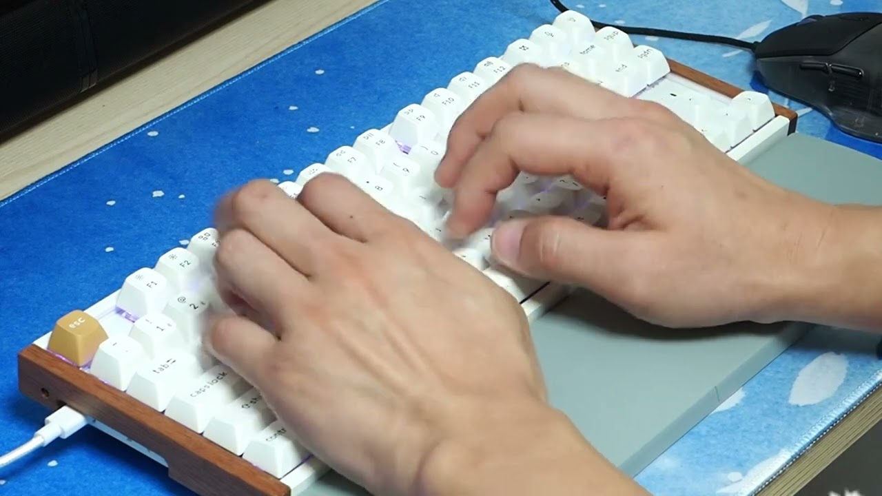 키크론 K8 HE(네뷸라 마그네틱/자석축) 타건