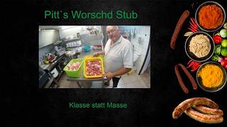 Bratwurst im Texas Styl mit Bacon , Chedda , Röstzwiebel , Paprika