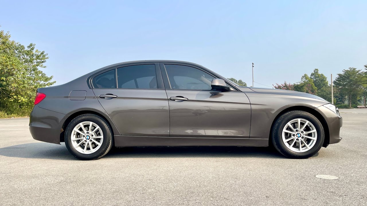 Bán xe BMW 320i 2013 màu xám titan tên tư nhân, biển Hà Nội, xe chạy hơn 8 vạn km, giá rẻ bèo như i1