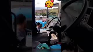Caminhoneiro Ajuda Policial na Rua do Rio de Janeiro #reelsviral #pmerj #negodasiilva_oficial