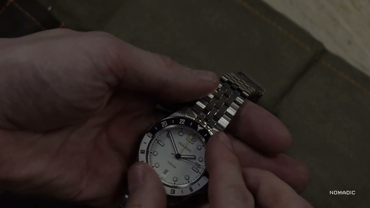 Nomadic Watches | How-To Guide - Fíor 555 GMT