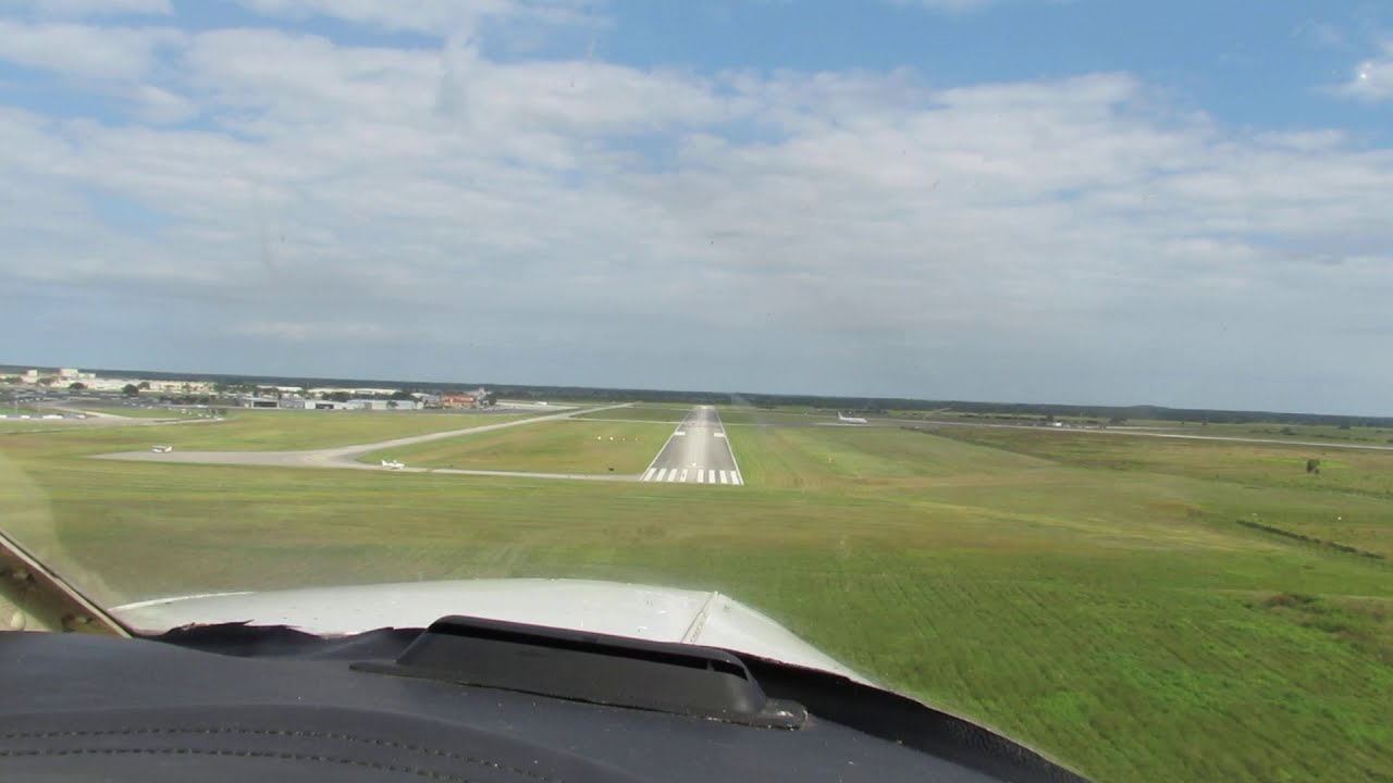 Piper PA-28-180 Cherokee | N7825W | Landing at KSEF