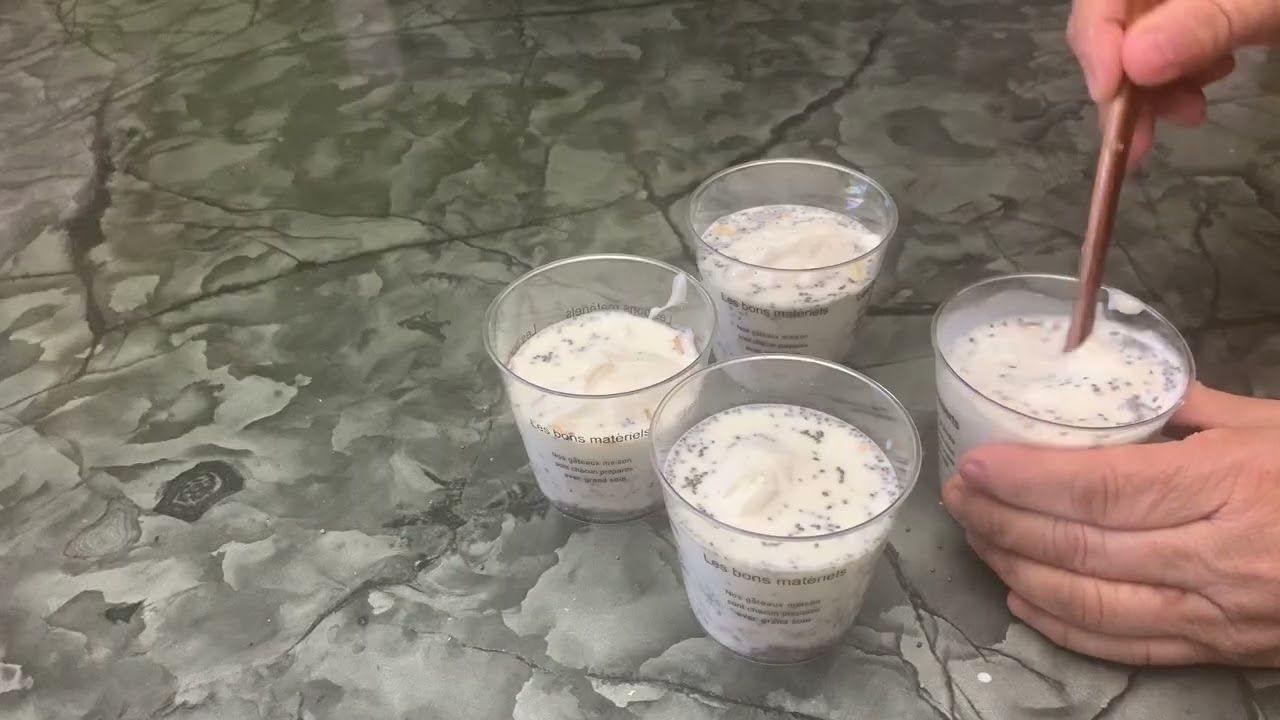   Yogur. Con chía y avena. Para desayuno 