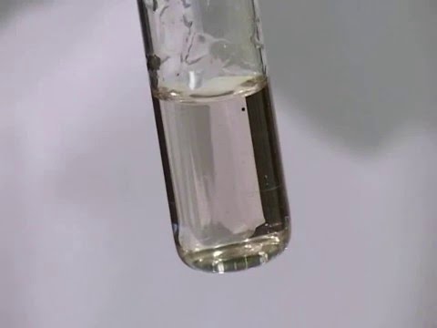 Пероксид натрия растворили в воде. Пероксид водорода перманганат калия серная кислота. Обесцвечивание перманганата калия соляной кислотой раствором. Растворы меди 2 в пробирке. Хлорид марганца 2 цвет раствора.