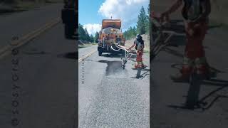 Adamlardaki Asfalt Yama Şekline Bakın