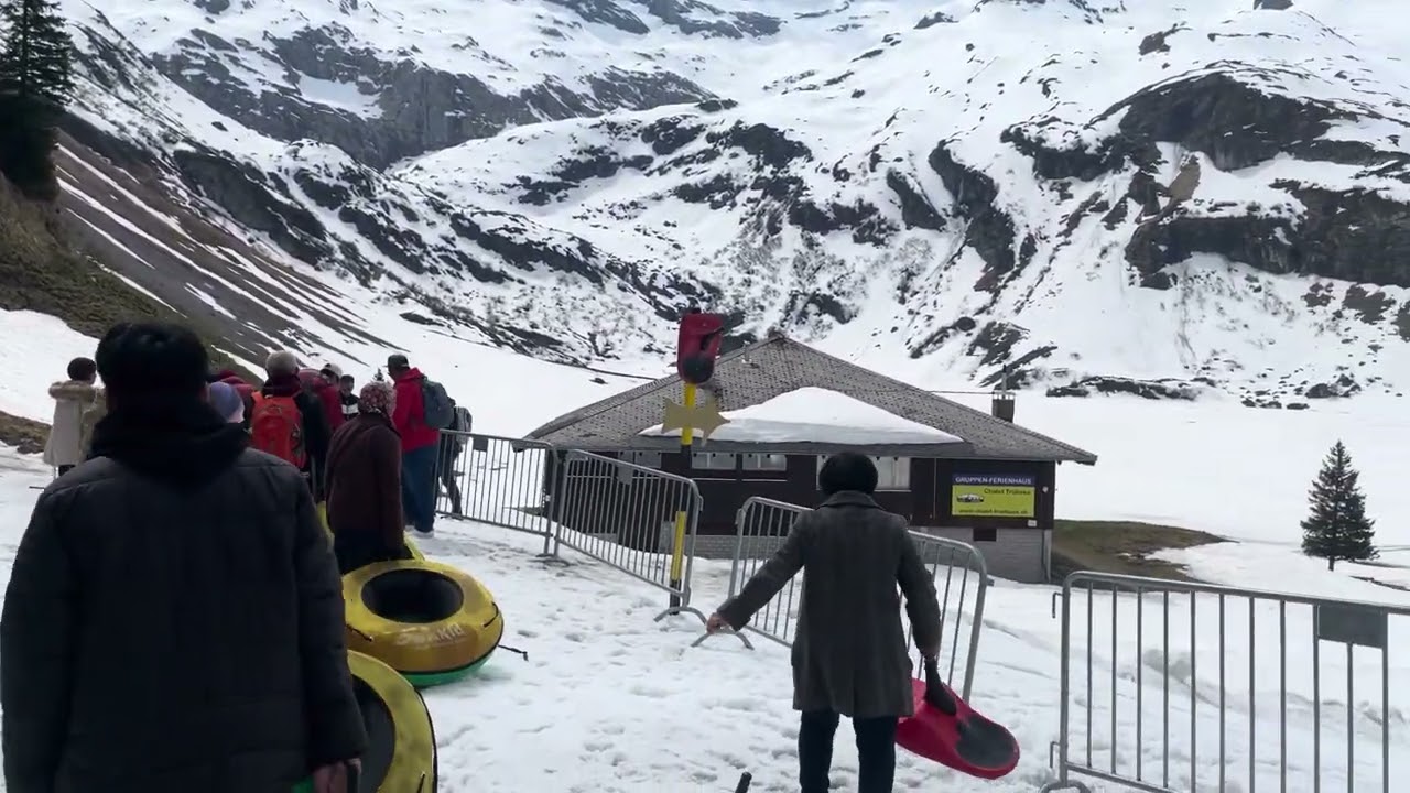 Snow tubing in Mt. Titlis, Switzerland : At the Starting Point