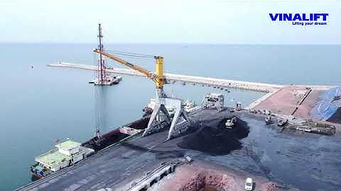 Góc nhìn toàn cảnh Cẩu chân đế bốc hàng tại cảng VISSAI (time lapse)