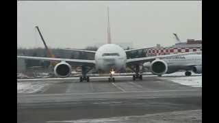 Посадка Boeing 777-300 Emirates и взлеты Ан-148 &quot;РОССИЯ&quot;, Airbus A320