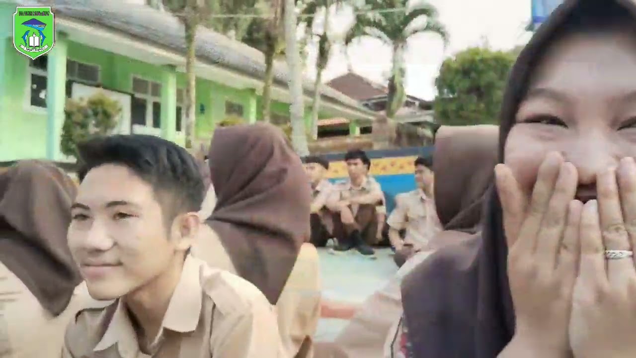 Kegiatan Jum'at kreasi siswa-siswi SMA Negeri 2 Kotaangung tahun 2023