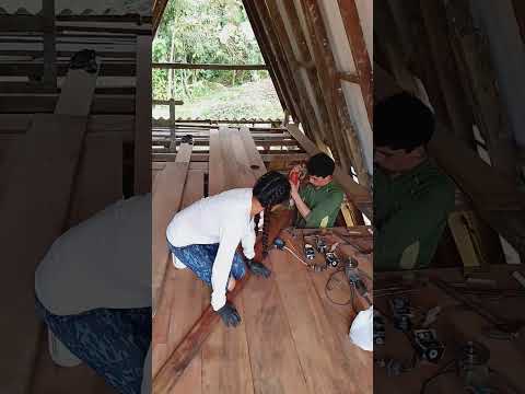 Video: Creamos el interior de la cabaña con nuestras propias manos