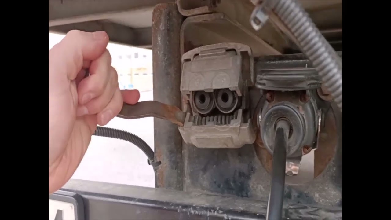 Egzamin praktyczny na prawo jazdy kat. C+E. Zadanie: Sprzęganie zespołu pojazdów - WORD Suwałki.