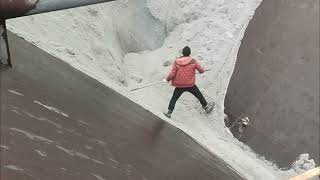 Barge unloading 4000 tons of white sand, the smooth flow of sand is very relaxing . Video complete