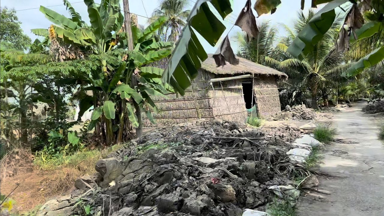 Lạc Vào Xóm Nghèo Giữa Vùng Quê Quanh Co, Heo Hút Vắng Vẻ, Không Ngờ Bình Yên Đến Lạ.