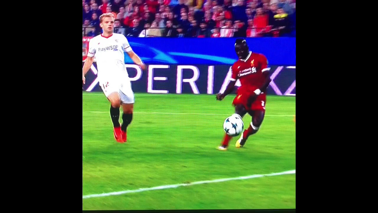 Firmino No Look Goal