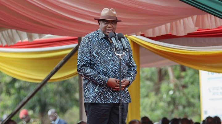 "HESHIMU WANAINCHI NA MUACHE UKABILA" UHURU KENYATTA LECTURES RUTO AND HIS TROOPS IN EMBU