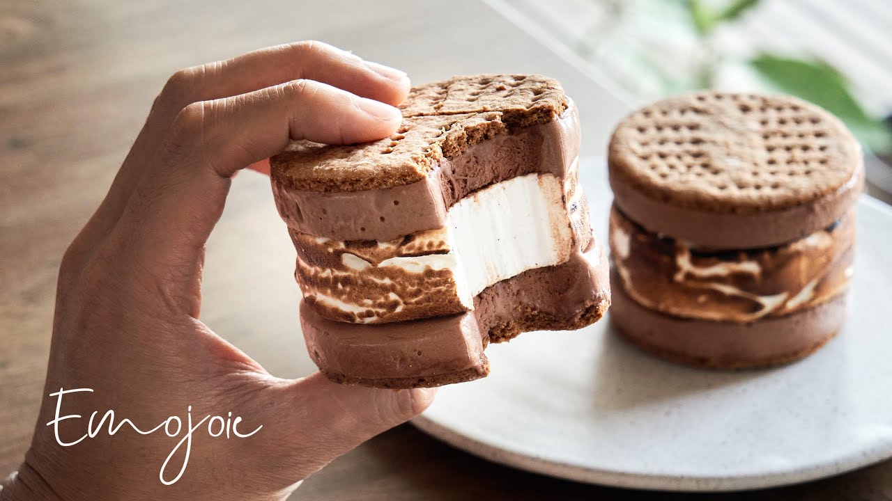 S'mores Ice Cream Sandwich | Emojoie