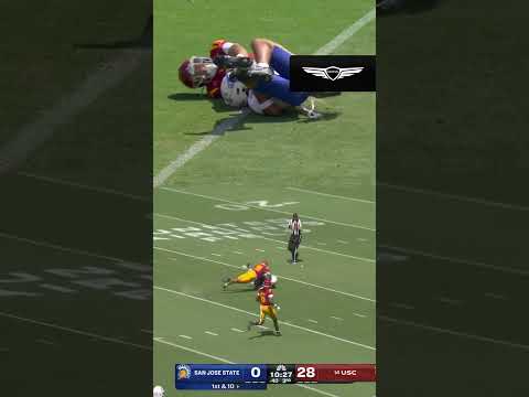 HOW did he catch this?? 😱🏈