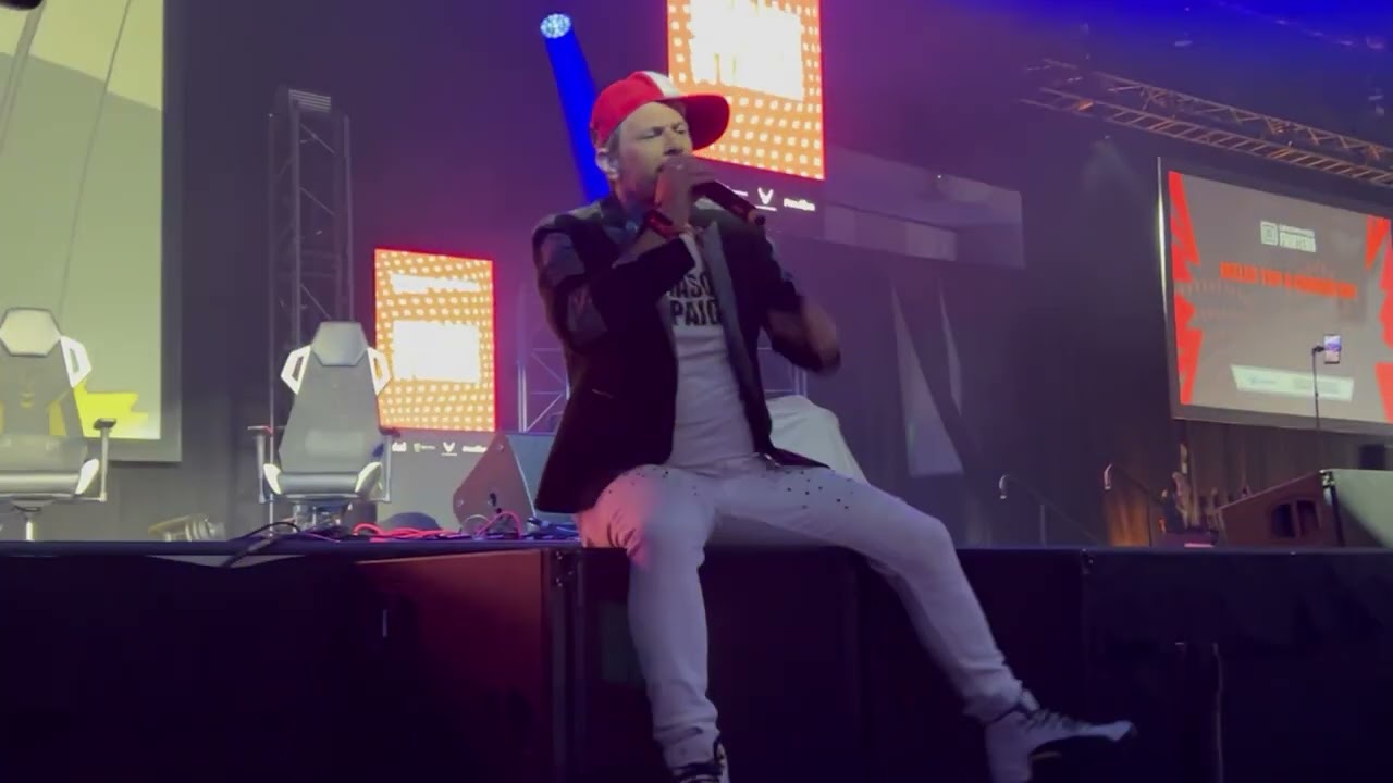 Dreamhack San Diego 2023 Jason Pagie sings the Pokemon theme LIVE!