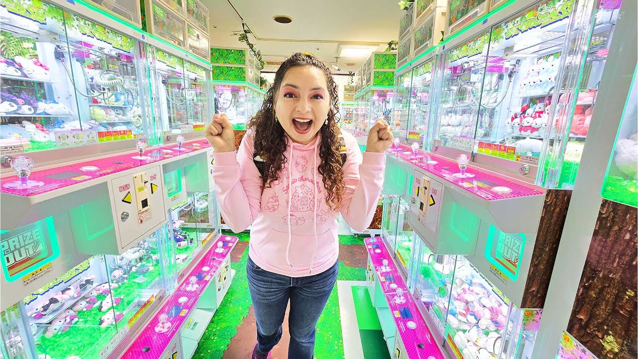 This is how I Snatched up EASY Wins from the Claw Machines!