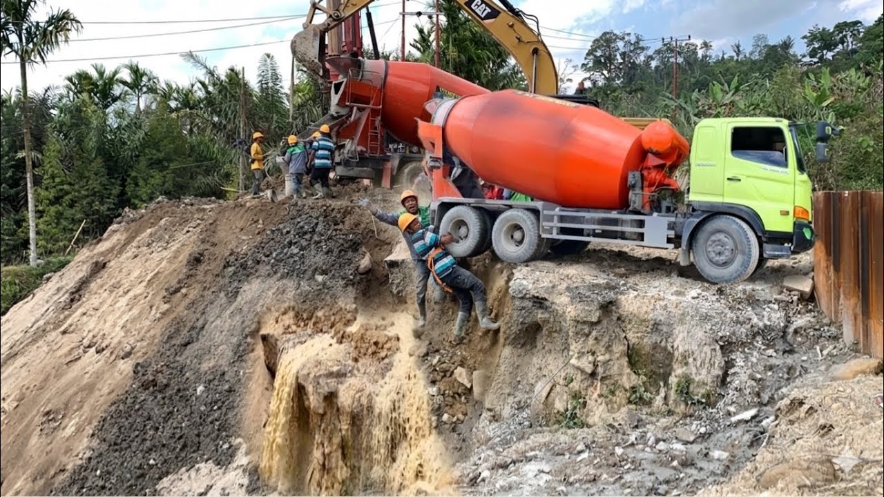 KEBERUNTUNGAN MASIH BERPIHAK”TRUCK MIXER HAMPIR MAKAN KORBAN