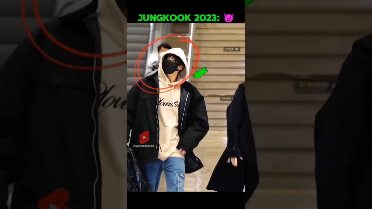 jungkook and Lisa have similar hoodie 🙀