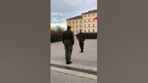 Gardekommandant begrüßt die neuen Rekruten