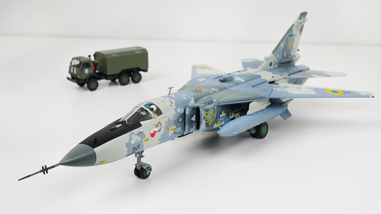 Su-24MR Fencer 1:72 Model Calibre Wings Unboxing - YouTube