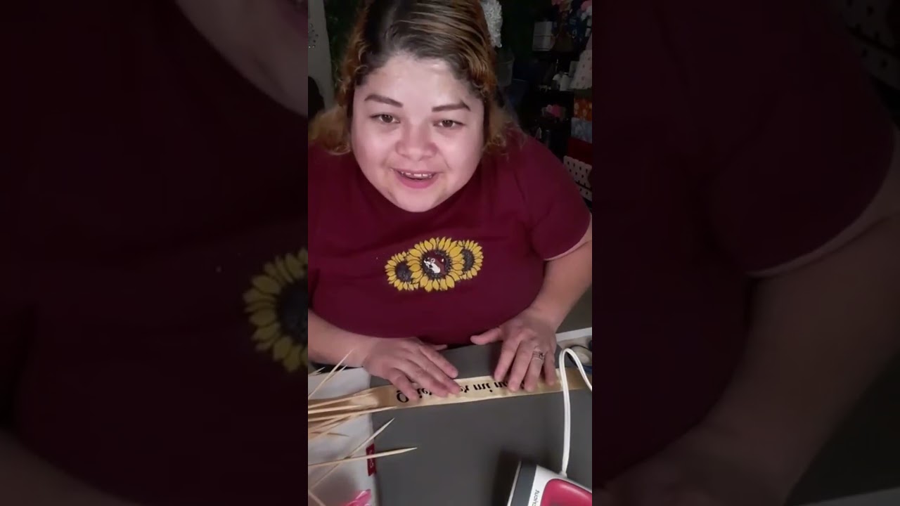 Realizando ramo de rosas eternas 