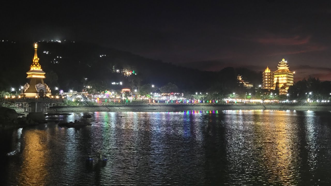 núi ông cấm về đêm rằm tháng giêng. đẹp lung linh