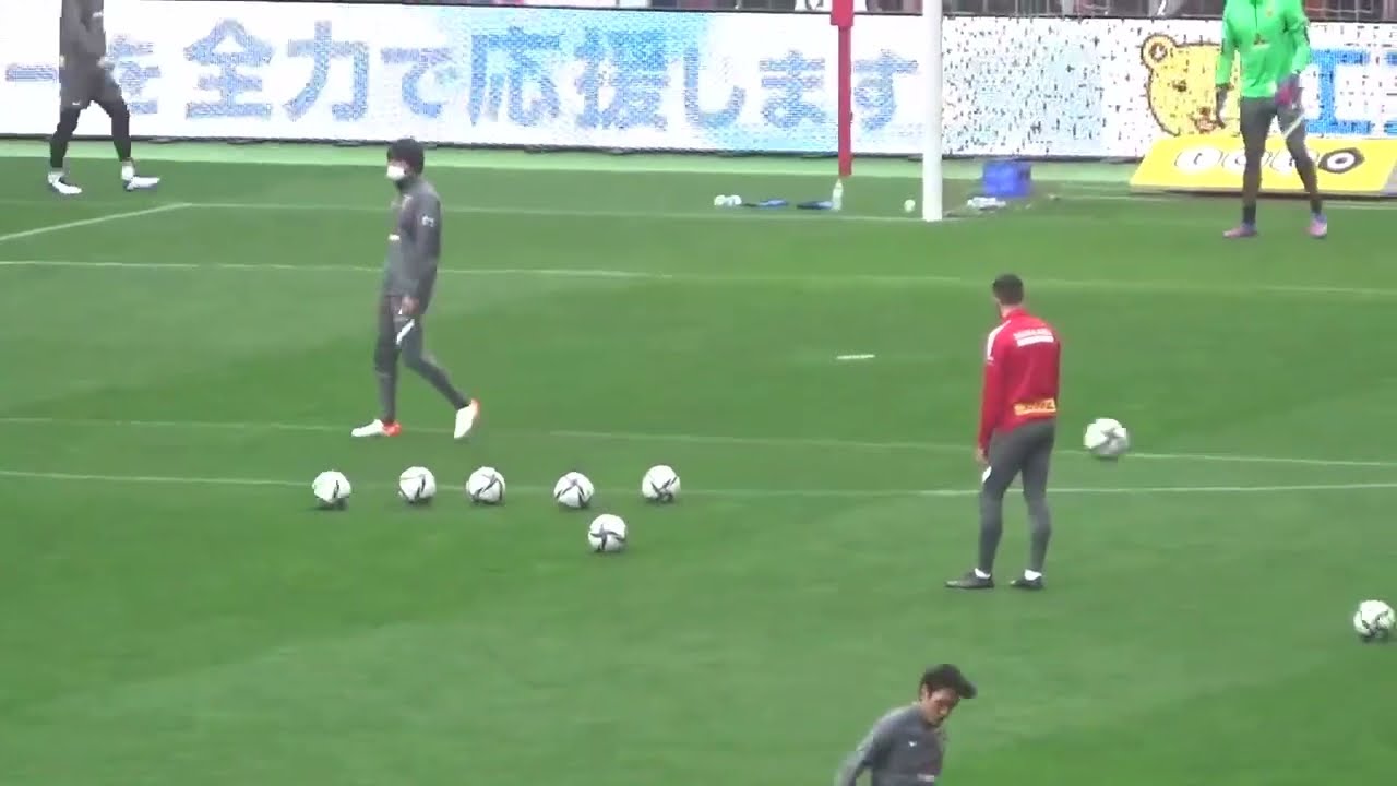 浦和レッズ モーベルグ選手のフリーキック練習 Youtube