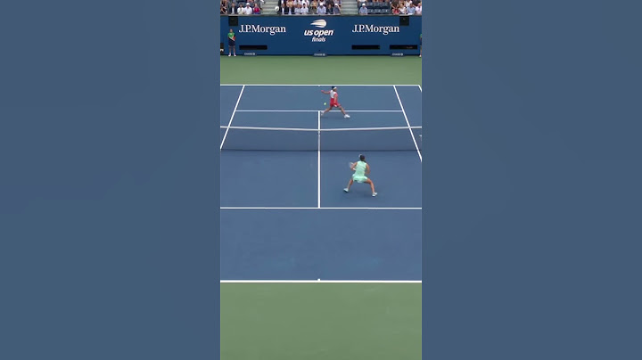 Iga Swiatek's CRAZY hands at net! 😱