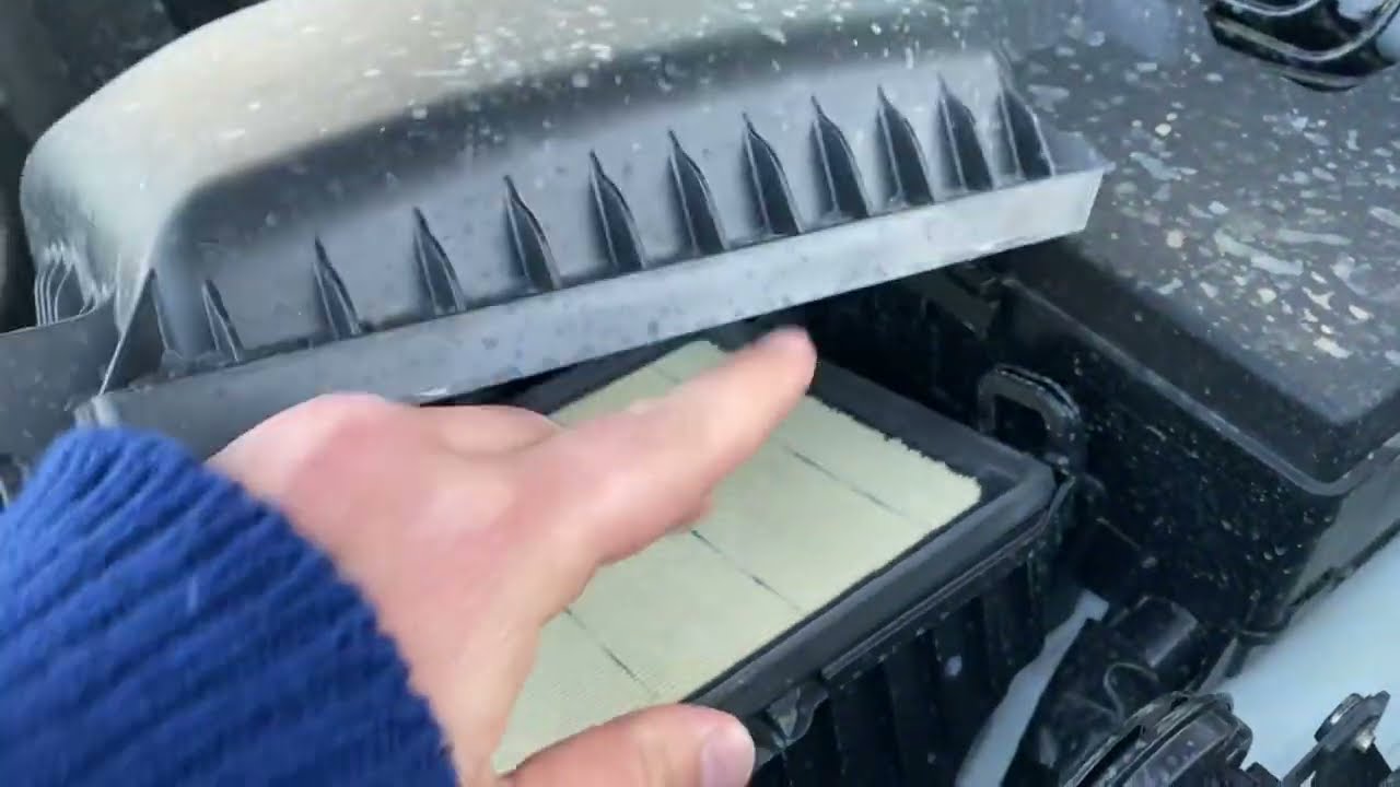 2022 Toyota Tundra  Dirty Air Filter after 10 thousand miles ( looks nasty underneath 🤢)