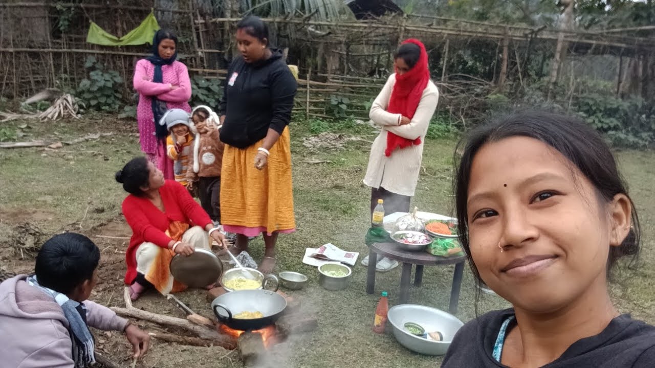 সবাই মিলে পিকনিক করলাম খুব ইনজয় হলো।এত এত কি আইটেম রান্না করলাম আমি।