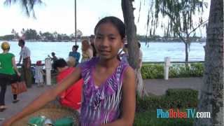Ước mơ của bé Trinh bán đậu phọng rang ở Bến Ninh Kiều